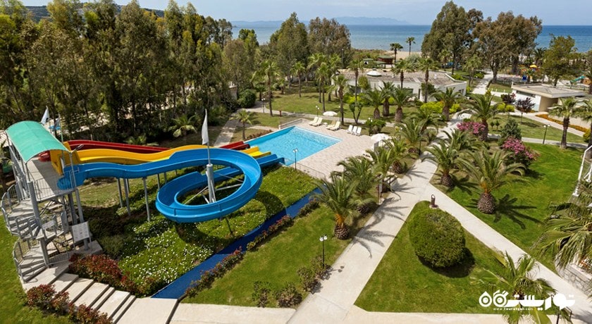 سرسره های مهیج استخر هتل